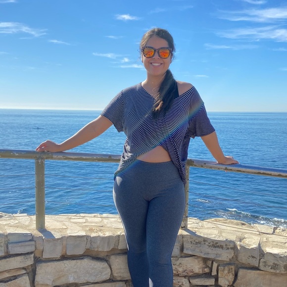 Meet your posher, Julia 💛 - Picture 8 of 16